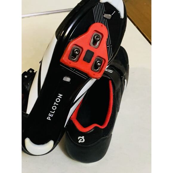 Peloton Cycling Shoes 41 Men's Size 8 Women's Size 10 Strap Buckle PL-SH-B41 - Picture 5 of 7